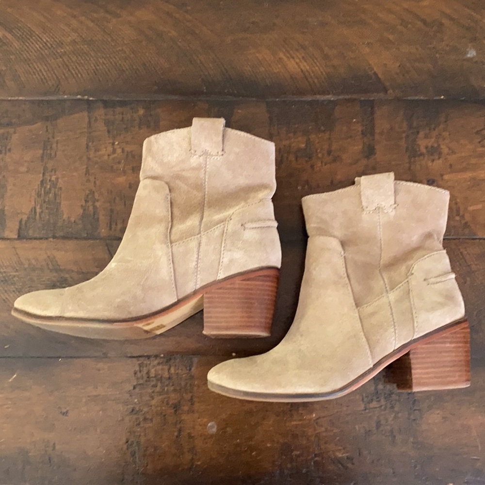 🤠 Western - Vince Camuto Womens Booties - Mushroom Suede